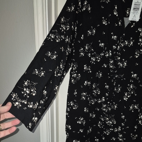 Torrid NWT Long Sleeve Black Floral Button-Front Babydoll Challis Tunic - Picture 4 of 5